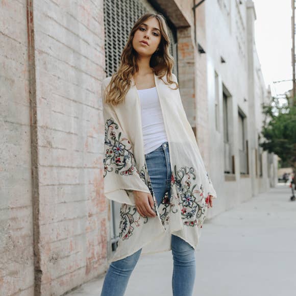 Chic Full-Length Flower Kimono - Versatile Layering Piece 🌼