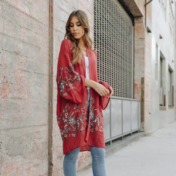 Chic Full-Length Flower Kimono - Versatile Layering Piece 🌼