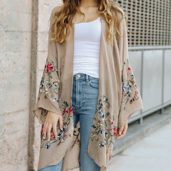 Chic Full-Length Flower Kimono - Versatile Layering Piece 🌼