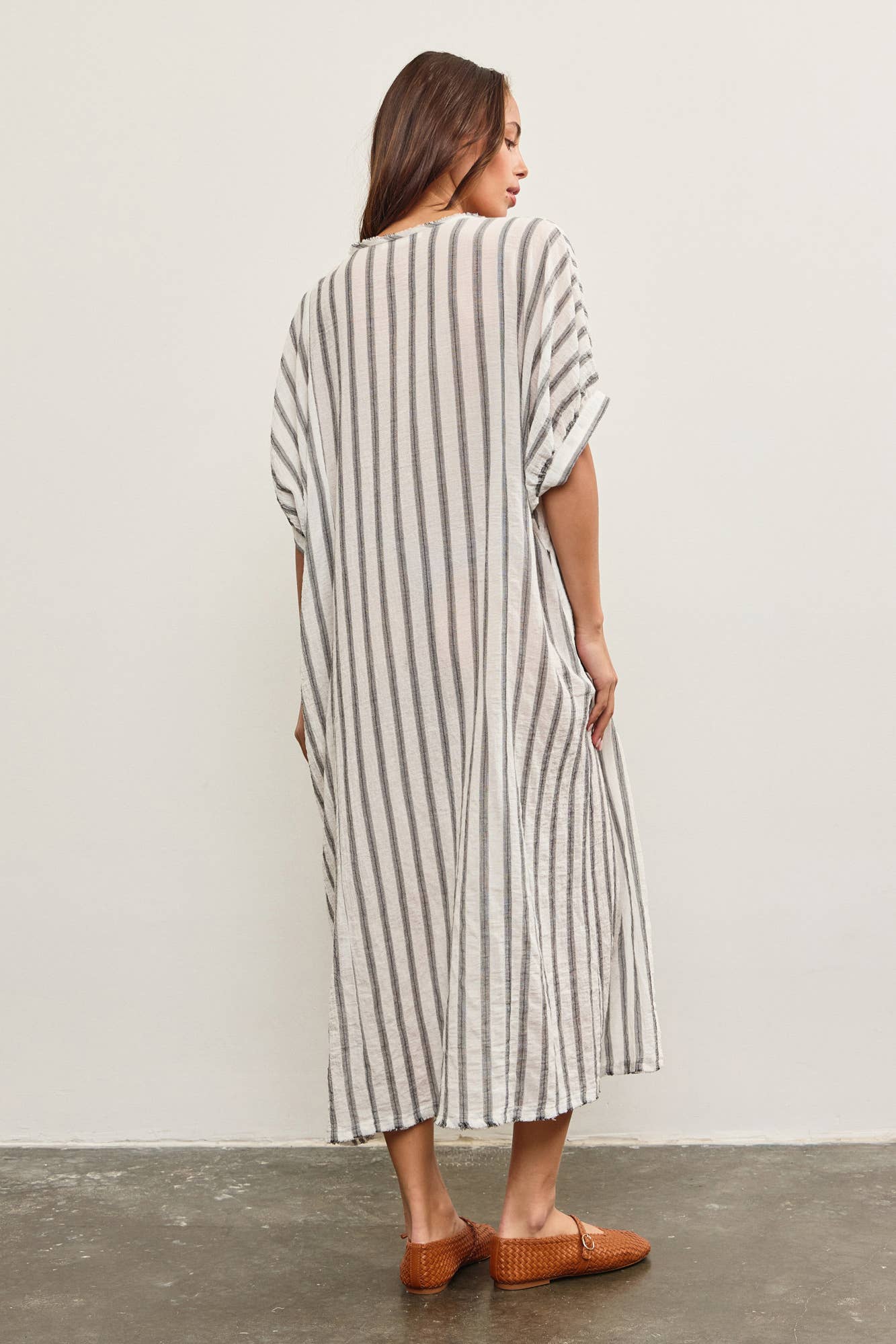 FRONT BUTTON CLOSURE WITH TIED TUNIC DRESS