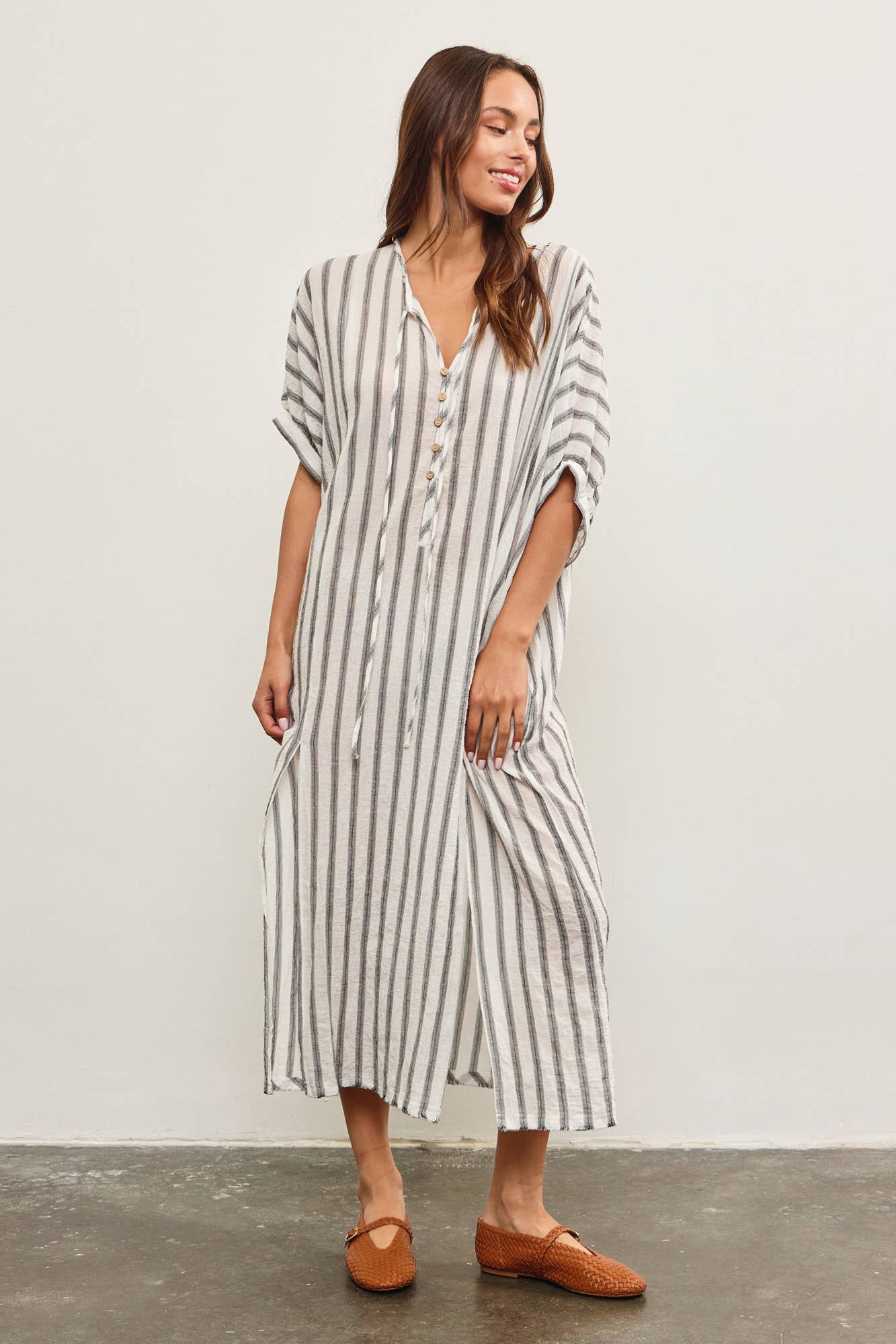 FRONT BUTTON CLOSURE WITH TIED TUNIC DRESS