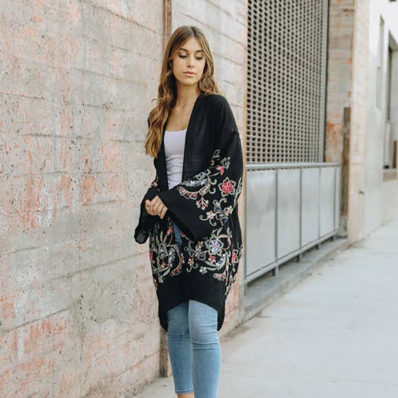 Chic Full-Length Flower Kimono - Versatile Layering Piece 🌼