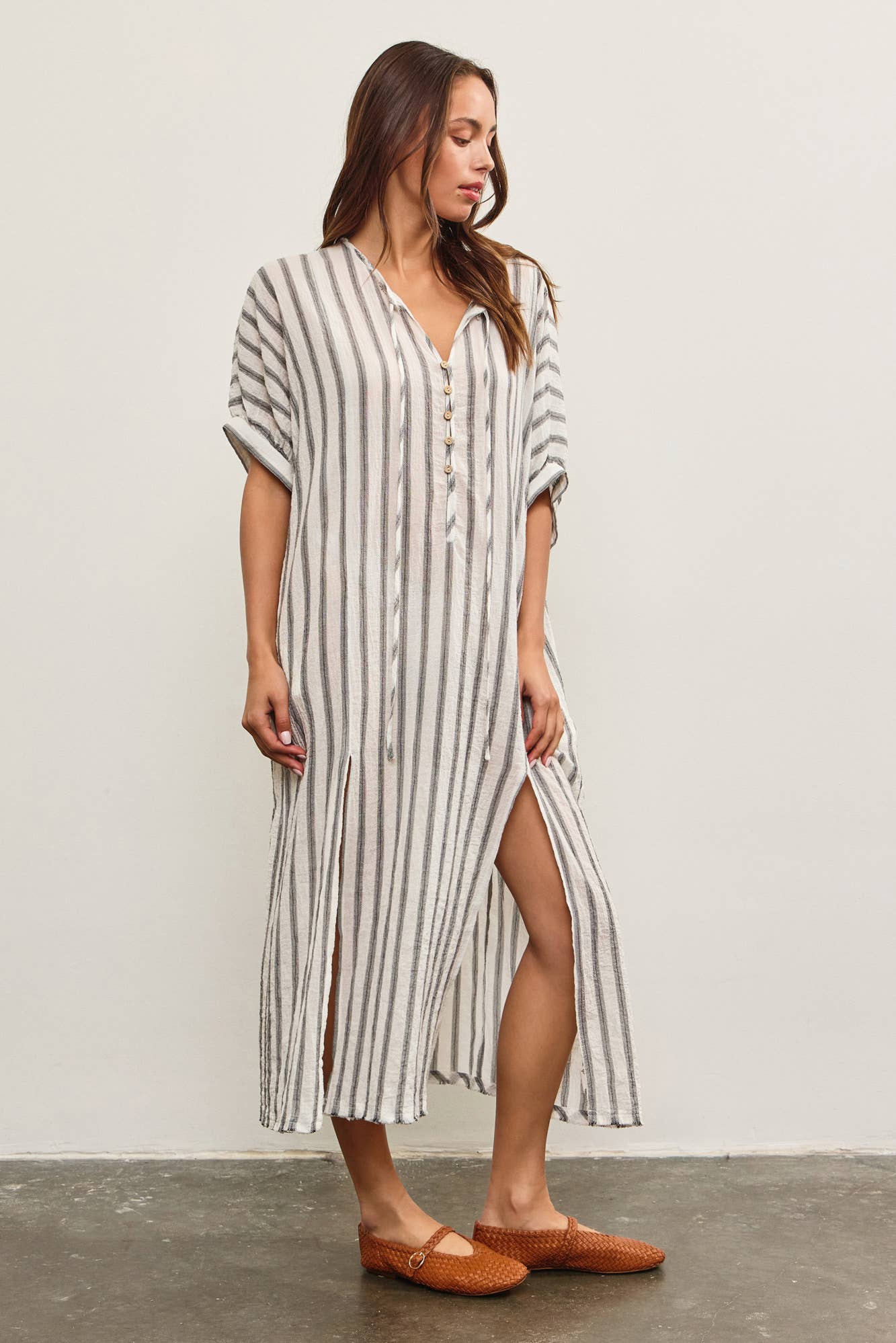 FRONT BUTTON CLOSURE WITH TIED TUNIC DRESS