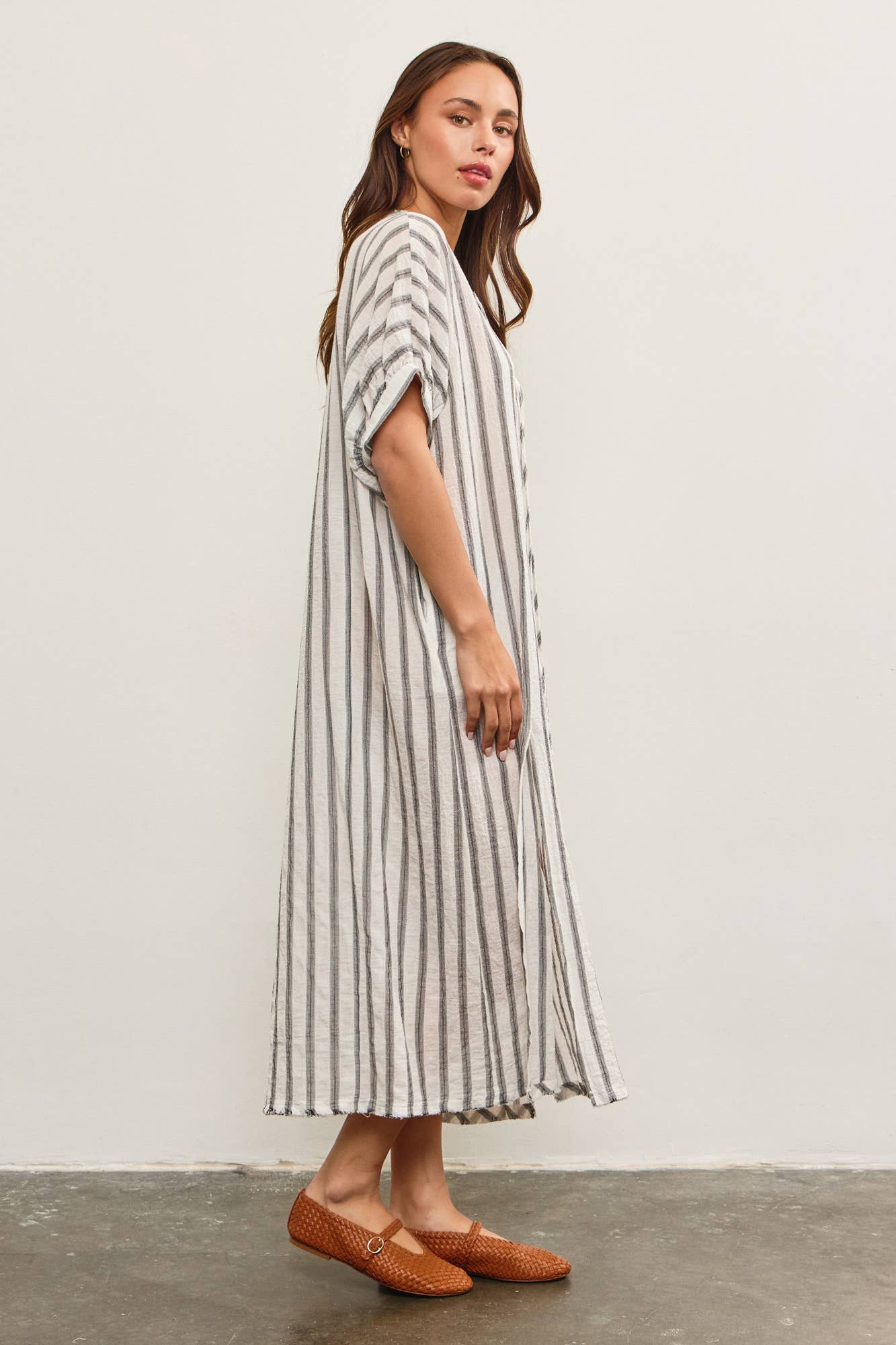 FRONT BUTTON CLOSURE WITH TIED TUNIC DRESS